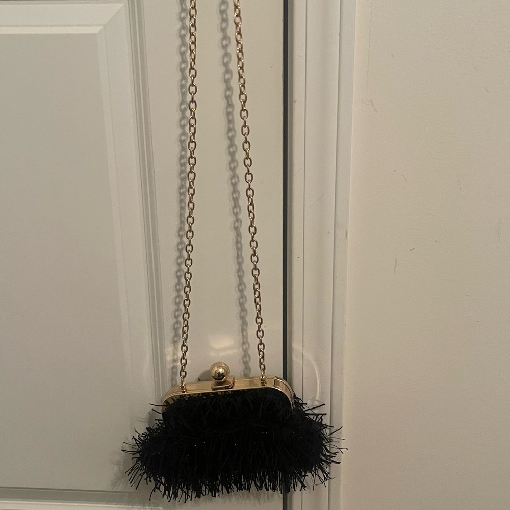 Elegant Black Feathered Clutch with Gold Chain